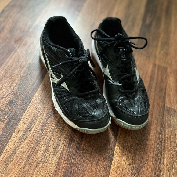 Mizuno Volleyball Shoes!✨ - Picture 3 of 7